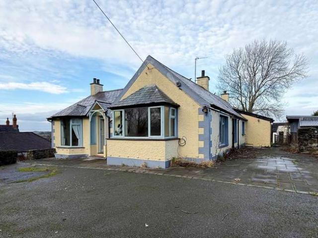 Bungalow for sale in Llanfair Pwllgwyngyll, Wales