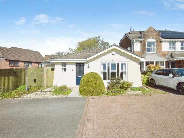 Bungalow for sale in Three Crosses, Wales