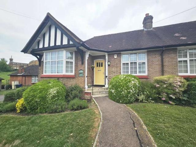 Bungalow for sale in Mill Hill, Greater London