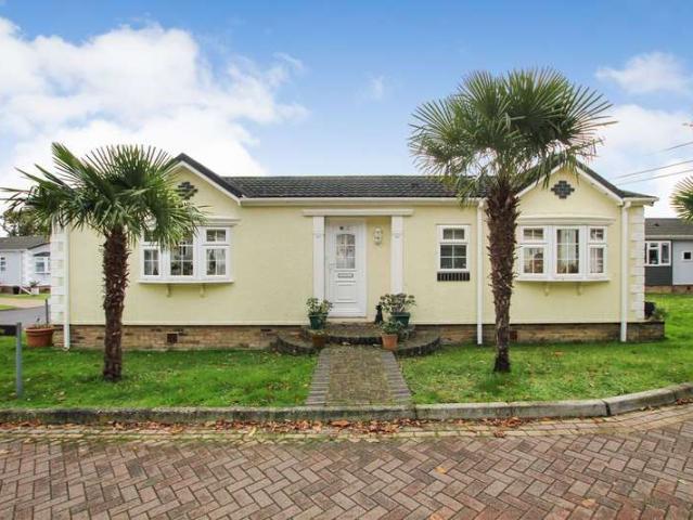 Bungalow for sale in Midway, Kent