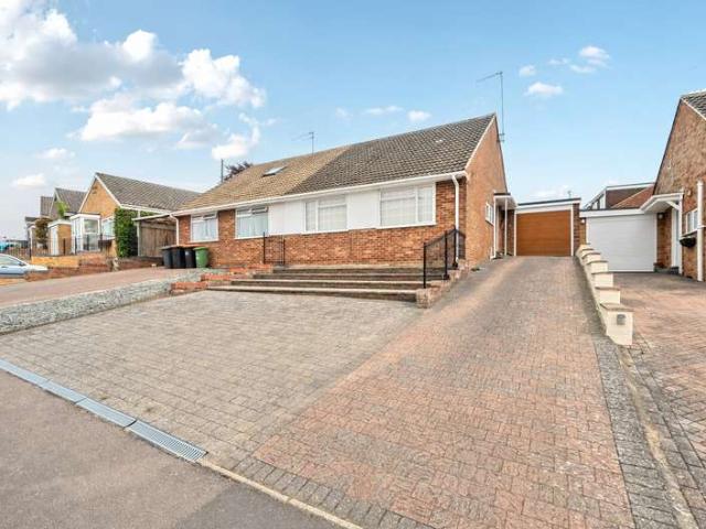 Bungalow for sale in Dunstable, Central Bedfordshire