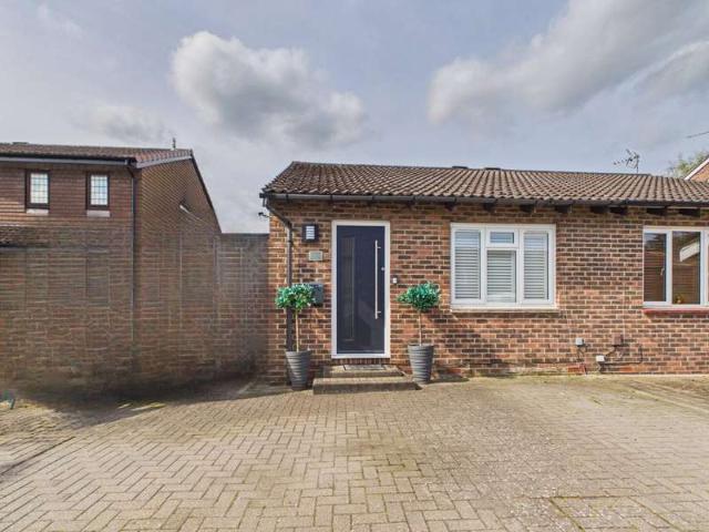 Bungalow for sale in Calcot, West Berkshire
