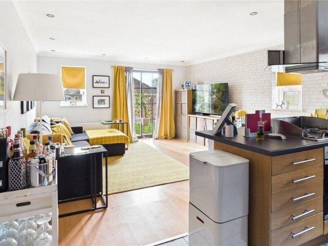 Bungalow for sale in Cat Hill, England