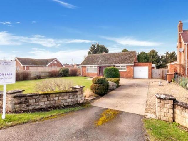 Bungalow for sale in Evesham, Offenham