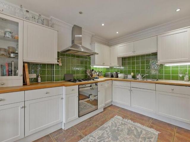 Bungalow for rent in Stockland Bristol