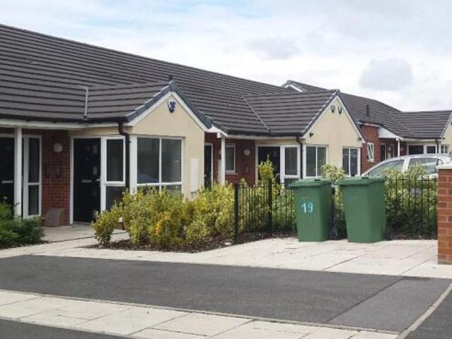 Bungalow for rent in Monkswood, Leeds