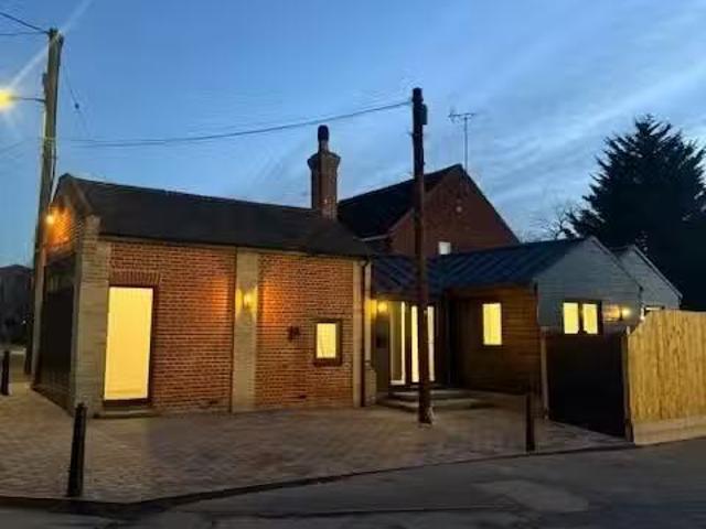 House for rent in South Chingford, Cat Hill