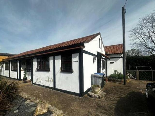 House for rent in Row Town, Surrey