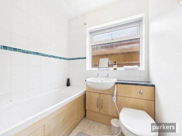 Bungalow for rent in Kintbury, West Berkshire