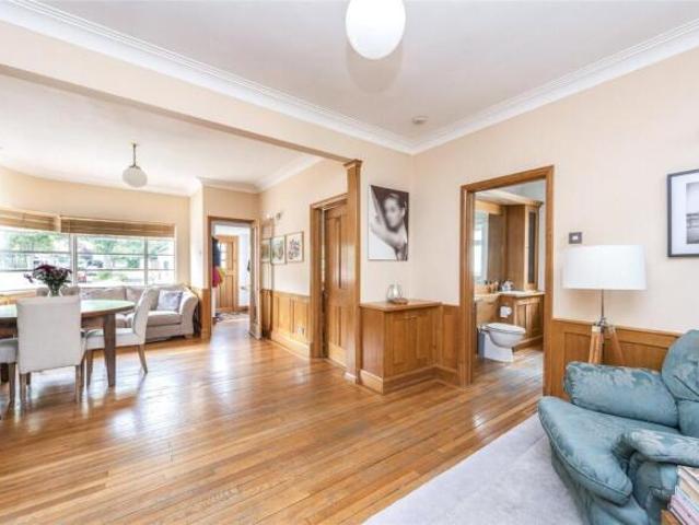 Bungalow for rent in Twickenham, Greater London