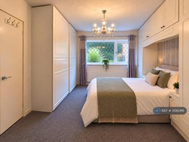 Bungalow for rent in Leeds, West Yorkshire