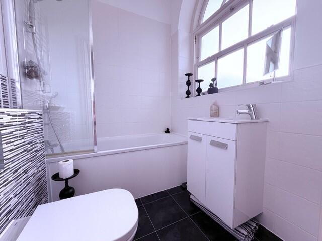 Bungalow for rent in Leybourne, Bourne Vale