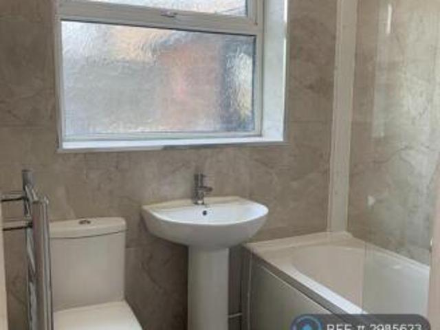 Bungalow for rent in Lee Bank, Greater Manchester