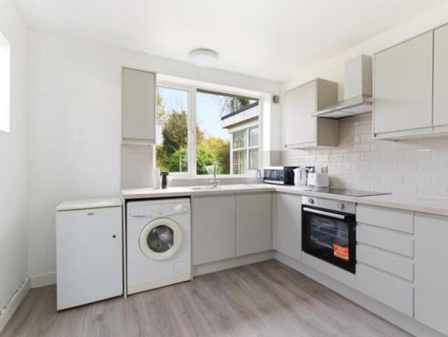 Bungalow for rent in Five Acres, Hertfordshire