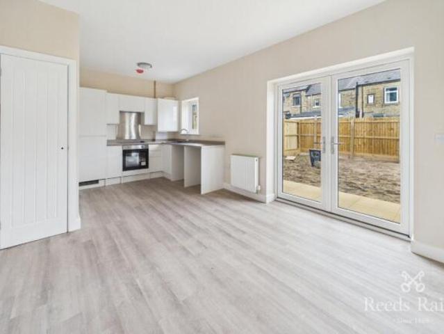 Bungalow for rent in Huddersfield, Kirklees
