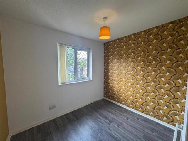 Bungalow for rent in Lower Wyke, West Yorkshire