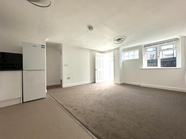 Bungalow for rent in Westbrook, Acol