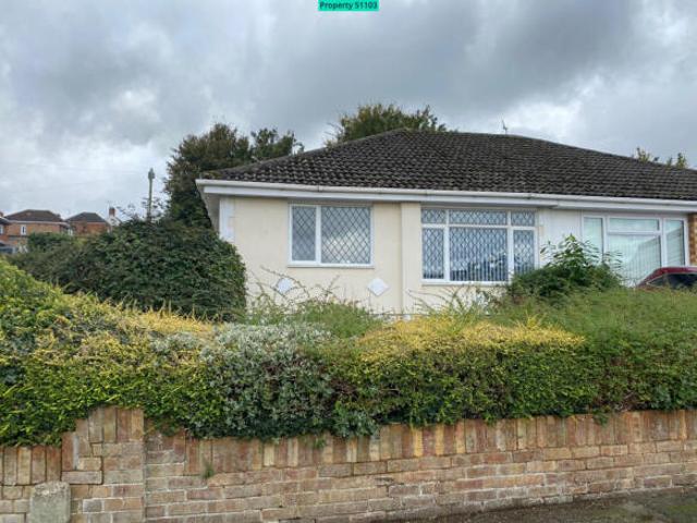 Bungalow for rent in Swindon