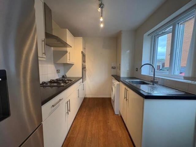 Bungalow for rent in Calderstones