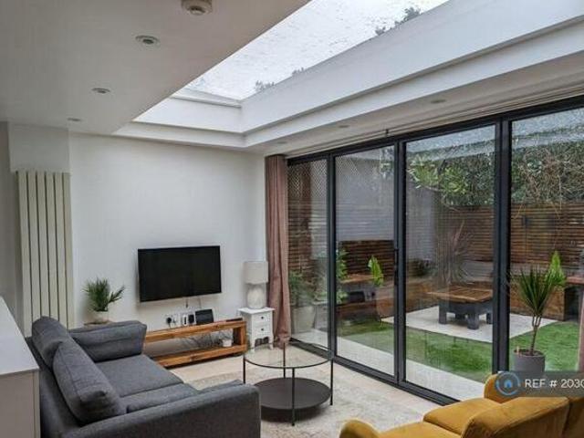 House for sale in Twickenham, Greater London