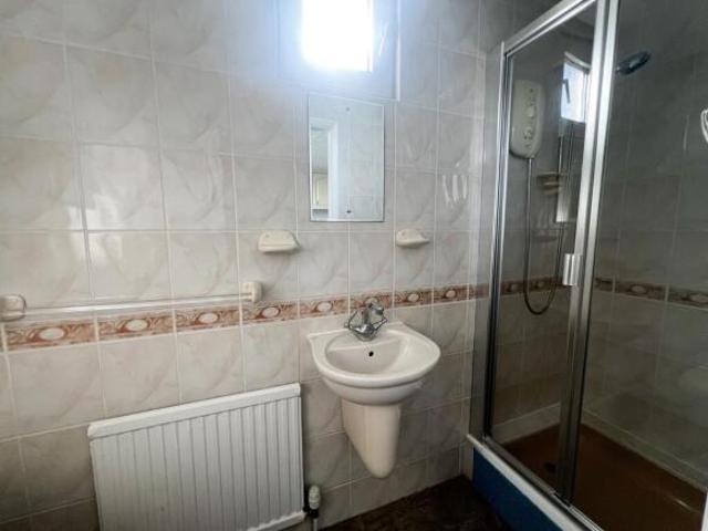 Bungalow for rent in Anlaby, Hull and East Yorkshire