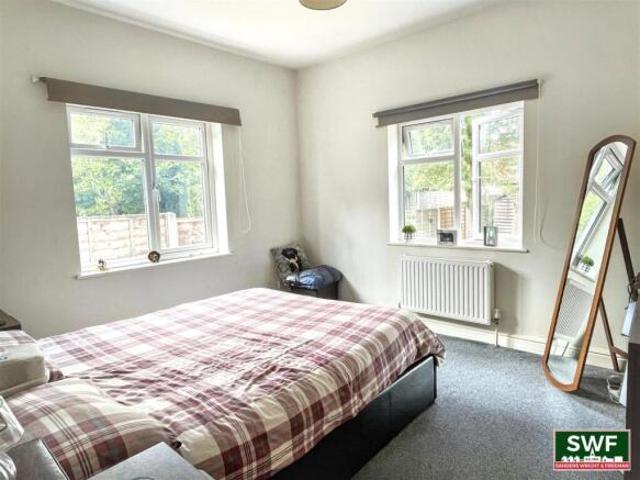 Bungalow for rent in Goldthorn Hill, Penn