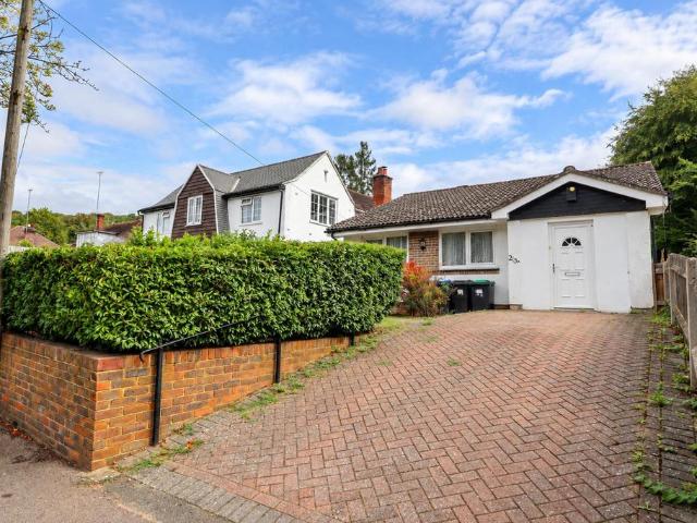 Bungalow for sale in London Borough of Croydon, Kenley
