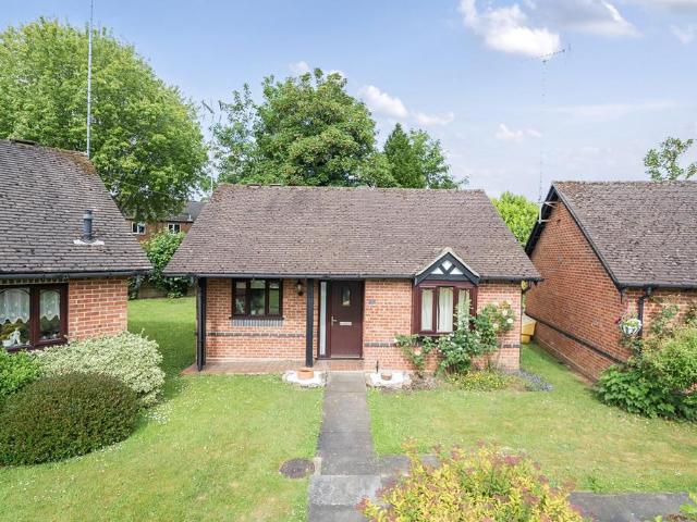 Bungalow for sale in Henley-on-Thames, Berrick Salome