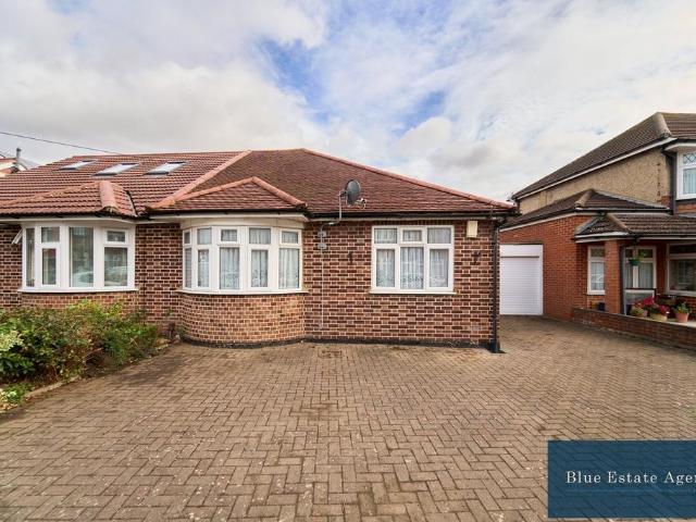 Bungalow for sale in London Borough of Hounslow, Cat Hill