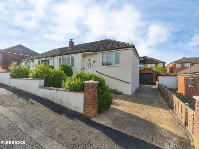 Bungalow for sale in Shaw Side, Pendock