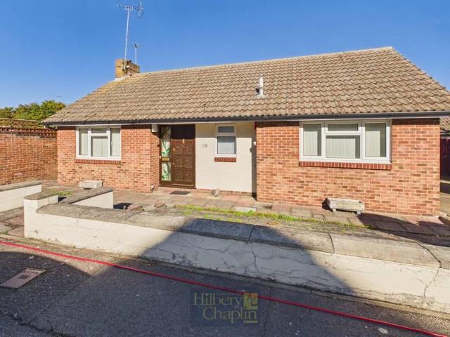 Bungalow for sale in Pitsea Mount, Basildon
