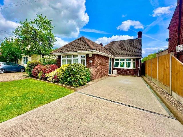 Bungalow for sale in Emerson Park, Greater London