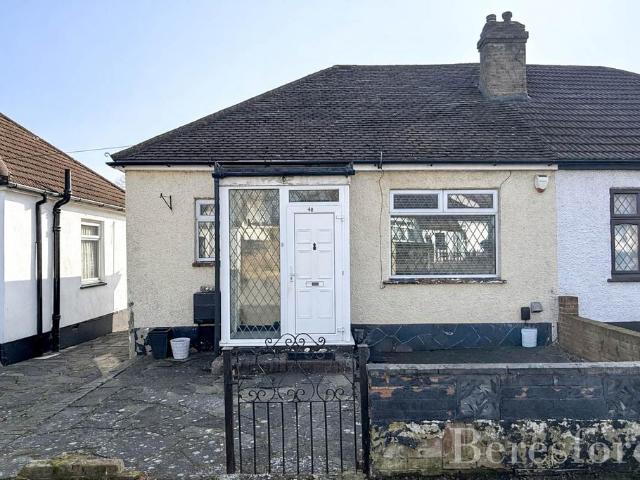 Bungalow for sale in Gidea Park, Greater London