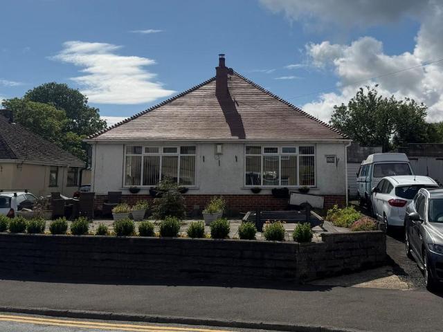 Bungalow for sale in Grovesend and Waungron, Gorseinon