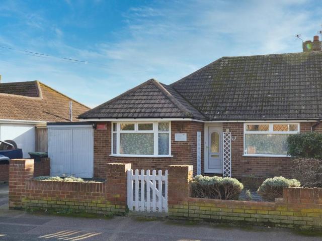 Bungalow for sale in Bromstone, Acol