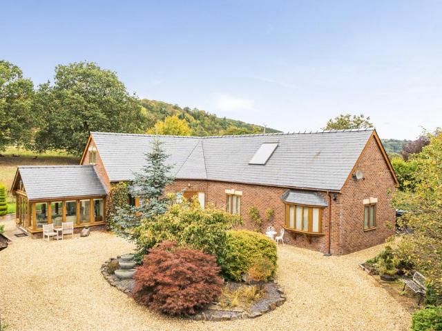Bungalow for sale in Llandyssil, Abermule