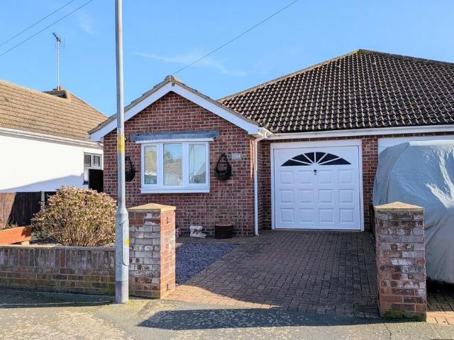 Bungalow for sale in Holland-on-Sea, Dale Hill