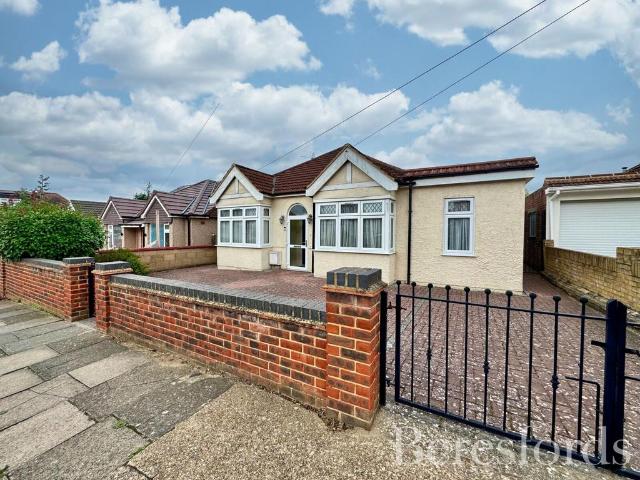 Bungalow for sale in Hornchurch, Greater London