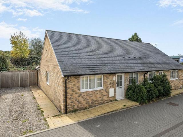 Bungalow for sale in Arlesey