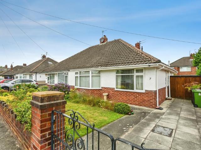 Bungalow for sale in Thornton, Sefton