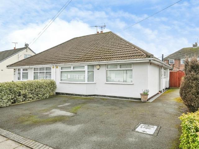 Bungalow for sale in Maghull, Sefton