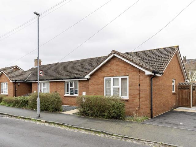 Bungalow for sale in Feckenham, City Of Bristol