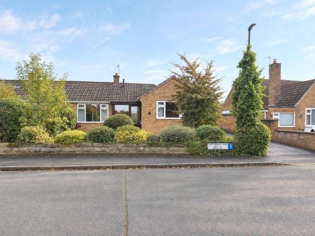 Bungalow for sale in Romanby