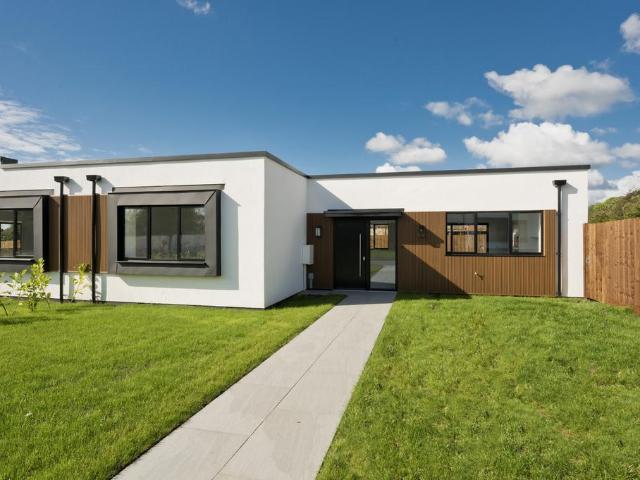 Bungalow for sale in Wexham, Iver