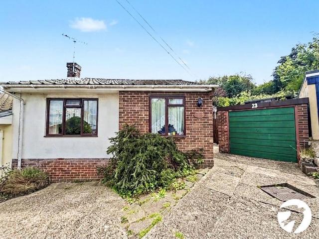 Bungalow for sale in Luton, Chatham