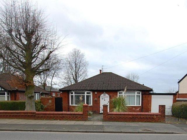 Bungalow for sale in Hurst, Greenheys