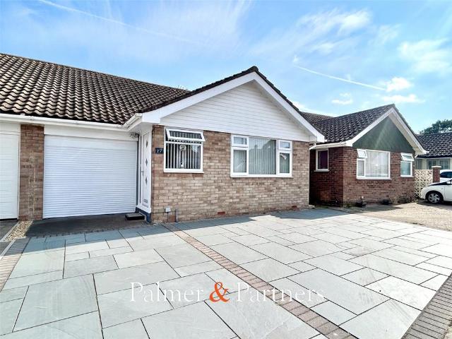 Bungalow for sale in Holland-on-Sea, Dale Hill