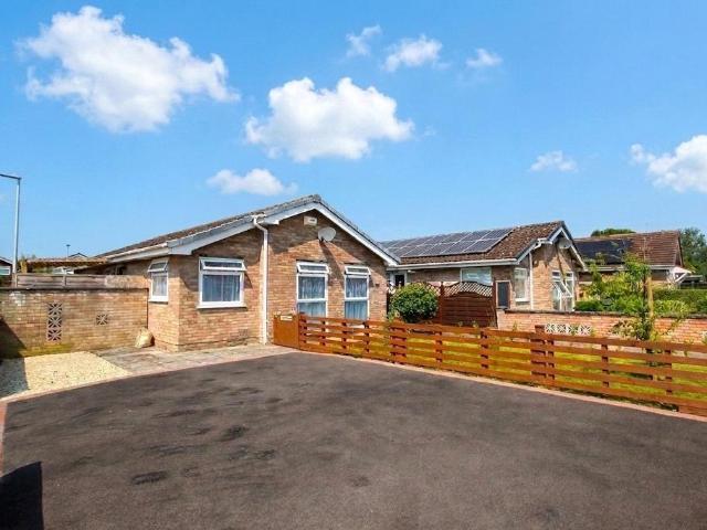 Bungalow for sale in Worle, Weston-super-mare