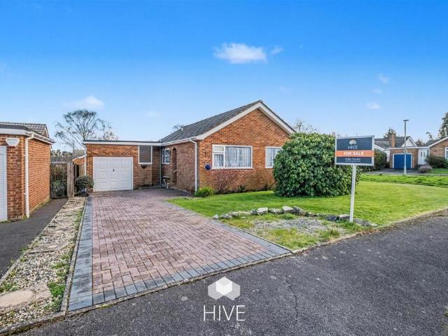 Bungalow for sale in Oakley, Merley