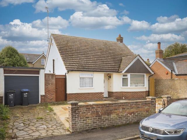 Bungalow for sale in Upton, Acol